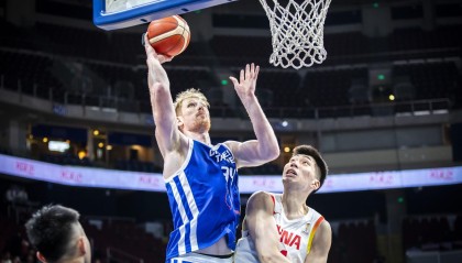 半岛体育-体力不支，高柏铠全场出战36分钟&amp;amp;投篮14中8，得到19分11篮板