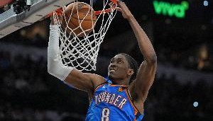 半岛体育下载-两度带队掀起攻势！杰伦威14中7拿18分6助&amp;第三节10分 正负值+10