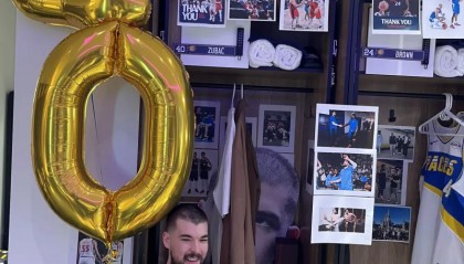 祖巴茨和科比-布朗今日回归，快船主场为二人特殊装扮更衣室