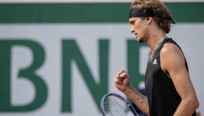 半岛体育官网-兹维列夫首进法网四强 将与西西帕斯争夺决赛席位