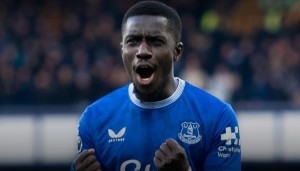 官方：埃弗顿与35岁中场盖耶续约至2026年6月 含1年续约选项