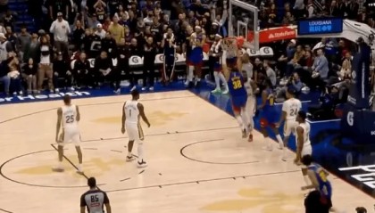 半岛体育APP-最后时刻戈登空切篮下暴扣，掘金领先4分几乎杀死比赛