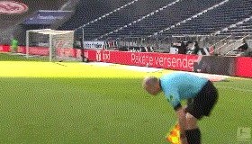 半岛体育娱乐-【德甲】镰田大地传射 莱万破门 拜仁1比2法兰克福