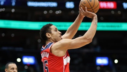 半岛体育下载-美记：布罗格登&amp;amp;沙梅特均为无保障合同 大概率两人只能留一个