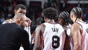 半岛体育下载-杰伦-格林：我们有阵容深度 人人都能有所发挥 我们始终是个整体