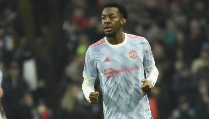 半岛体育-曼联赚了！伊兰加5500万镑转会纽卡，曼联获得15%的二次分成！