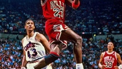 半岛体育下载-大学时期的乔丹就已经很强了，为何只是探花身份出道？