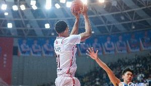 半岛体育娱乐-正负值+24最高！贝兹利半场13分钟5中3拿到9分4板 三分2中1