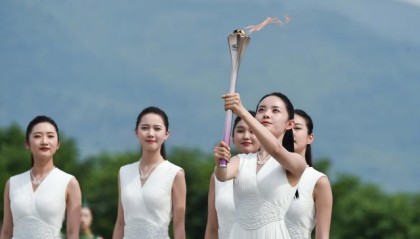 半岛体育官网-“亚”运观察①：杭州亚运，“迟到”的拥抱