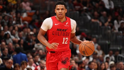 半岛体育官网-斯波：德鲁·史密斯防守无处不在 是联盟最有价值防守球员之一